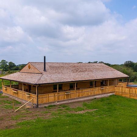 Luxury Log Cabin With A Hot Tub Stone  Exteriör bild