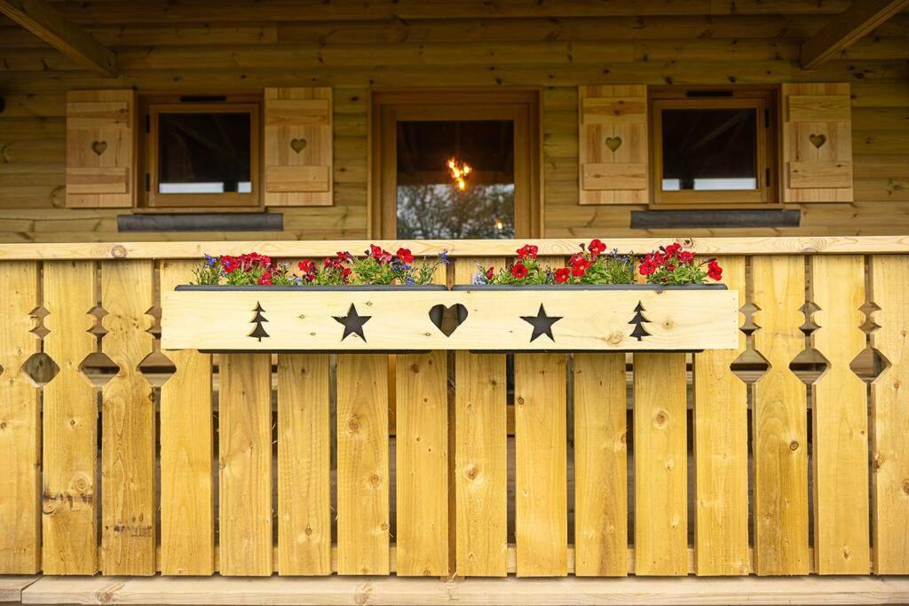 Luxury Log Cabin With A Hot Tub Stone  Exteriör bild