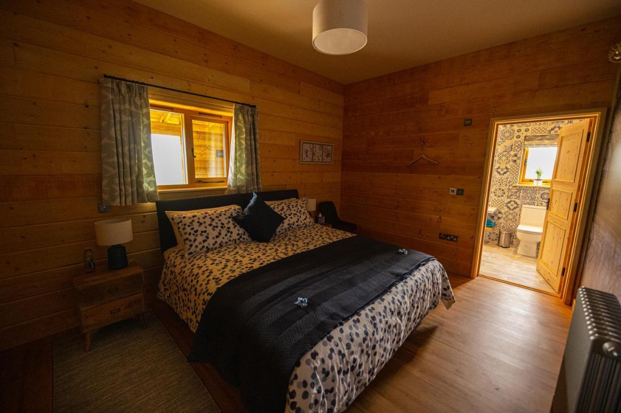 Luxury Log Cabin With A Hot Tub Stone  Exteriör bild