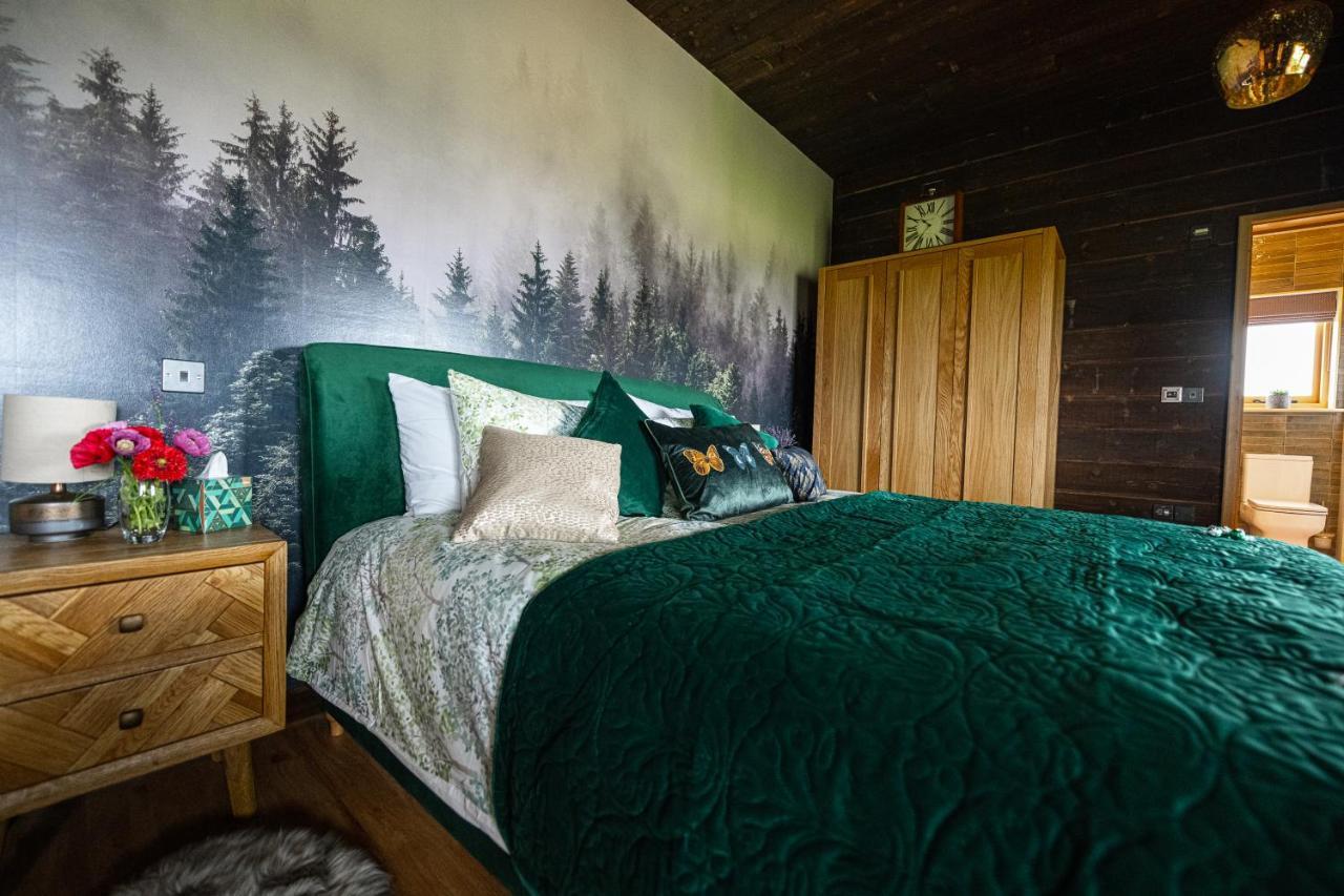 Luxury Log Cabin With A Hot Tub Stone  Exteriör bild